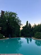Mas Provençal à flanc de colline