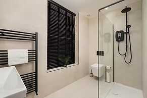 City Centre Apartment Sleeps 2 With Wifi