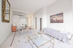 Leonardo Da Vinci Aparts by MOT Rentals