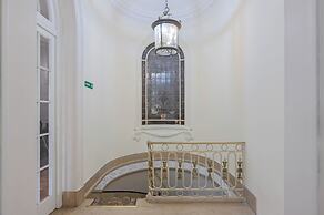 Leonardo Da Vinci Aparts by MOT Rentals