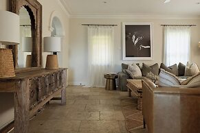 Hinterland House