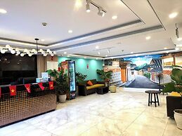 Emily Beach Hotel & Apartment