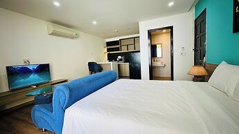 Emily Beach Hotel & Apartment
