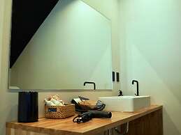 1 and Only Hotel Io