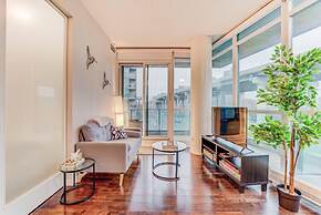 Modern Waterfront Stay