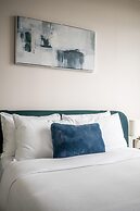 Modern Waterfront Stay