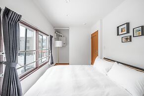 E-US SAKAEDORI HOUSE