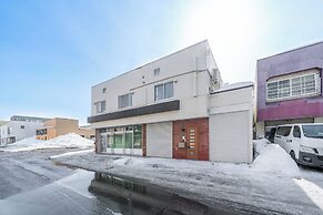 E-US SAKAEDORI HOUSE
