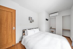 E-US SAKAEDORI HOUSE