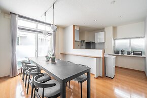 E-US SAKAEDORI HOUSE