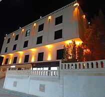 BY TASHAN GARDEN OTEL