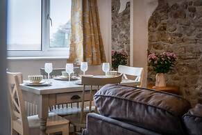 Tide & Tee - 2 Bedroom Apartment - Penally - Tenby