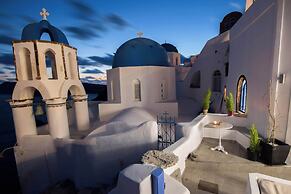 Santo Blue Horizon - The Blue Domes View
