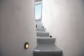 Santo Blue Horizon - The Blue Domes View