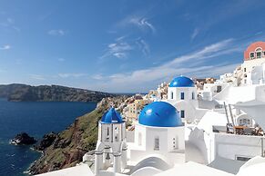 Santo Blue Horizon - The Blue Domes View
