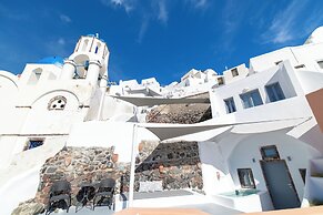 Santo Blue Horizon - The Blue Domes View