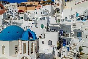 Santo Blue Horizon - The Blue Domes View