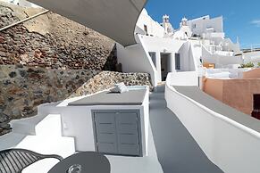 Santo Blue Horizon - The Blue Domes View