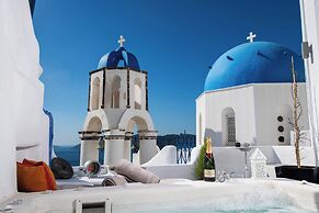 Santo Blue Horizon - The Blue Domes View