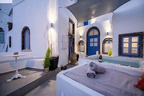 Santo Blue Horizon - The Blue Domes View