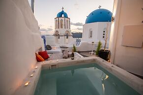 Santo Blue Horizon - The Blue Domes View
