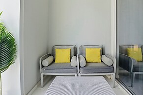 Elegant Reva 1BR - Pool & Gym
