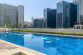 Elegant Reva 1BR - Pool & Gym