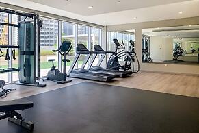 Elegant Reva 1BR - Pool & Gym