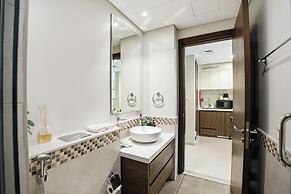 Elegant Reva 1BR - Pool & Gym