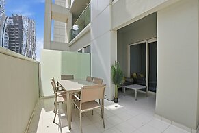 Elegant Reva 1BR - Pool & Gym
