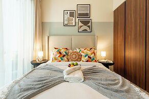 Elegant Reva 1BR - Pool & Gym