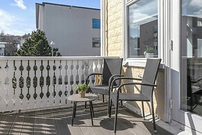 Nice two Bedroom, Downtown Apartment With Balcony