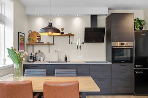 Nice two Bedroom, Downtown Apartment With Balcony