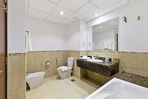 Fully Upgraded 2BR Direct Beach Access