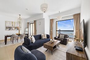 Fully Upgraded 2BR Direct Beach Access