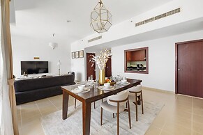 Fully Upgraded 2BR Direct Beach Access