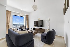 Fully Upgraded 2BR Direct Beach Access