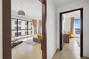 Fully Upgraded 2BR Direct Beach Access