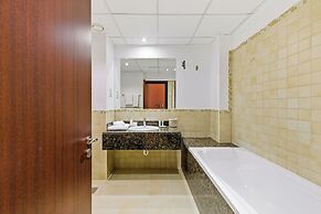 Fully Upgraded 2BR Direct Beach Access