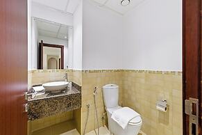 Fully Upgraded 2BR Direct Beach Access