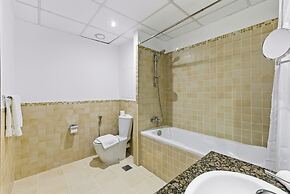 Fully Upgraded 2BR Direct Beach Access