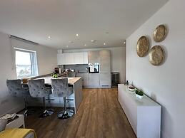 2 bed 2 Bath Waterfront Luxury Apartment