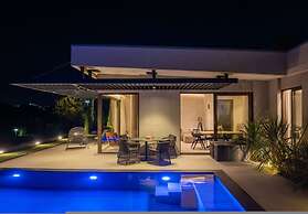 Villa GA A Luxury 3BR With Sauna and Pool