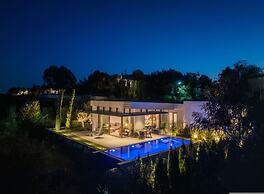Villa GA A Luxury 3BR With Sauna and Pool