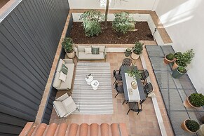 Edmond Vibes Plaza de España Suites
