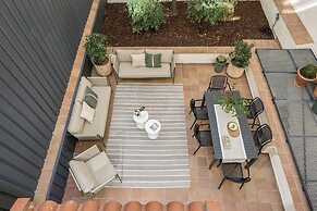 Edmond Vibes Plaza de España Suites
