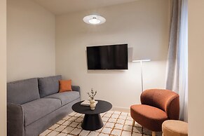 Leon II by Zoia Living