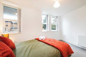 Stylish Flat in Romford - 5mins for Elizabeth Line