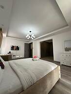 Platinum Oak Residency