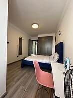 Platinum Oak Residency